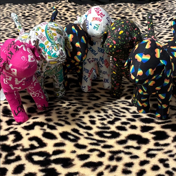 🎀 PINK Victoria's Secret Dog Collection 🎀
❌❌ SOLD ❌❌ - Picture 3 of 3